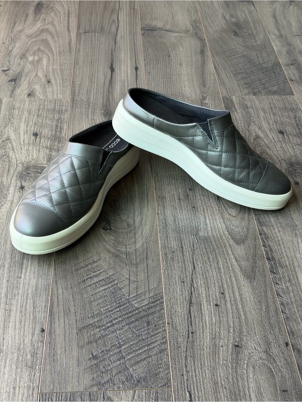Ecco Soft Women’s Quilted Metallic Leather Slip On Mules / Shoes - US 8-8,5